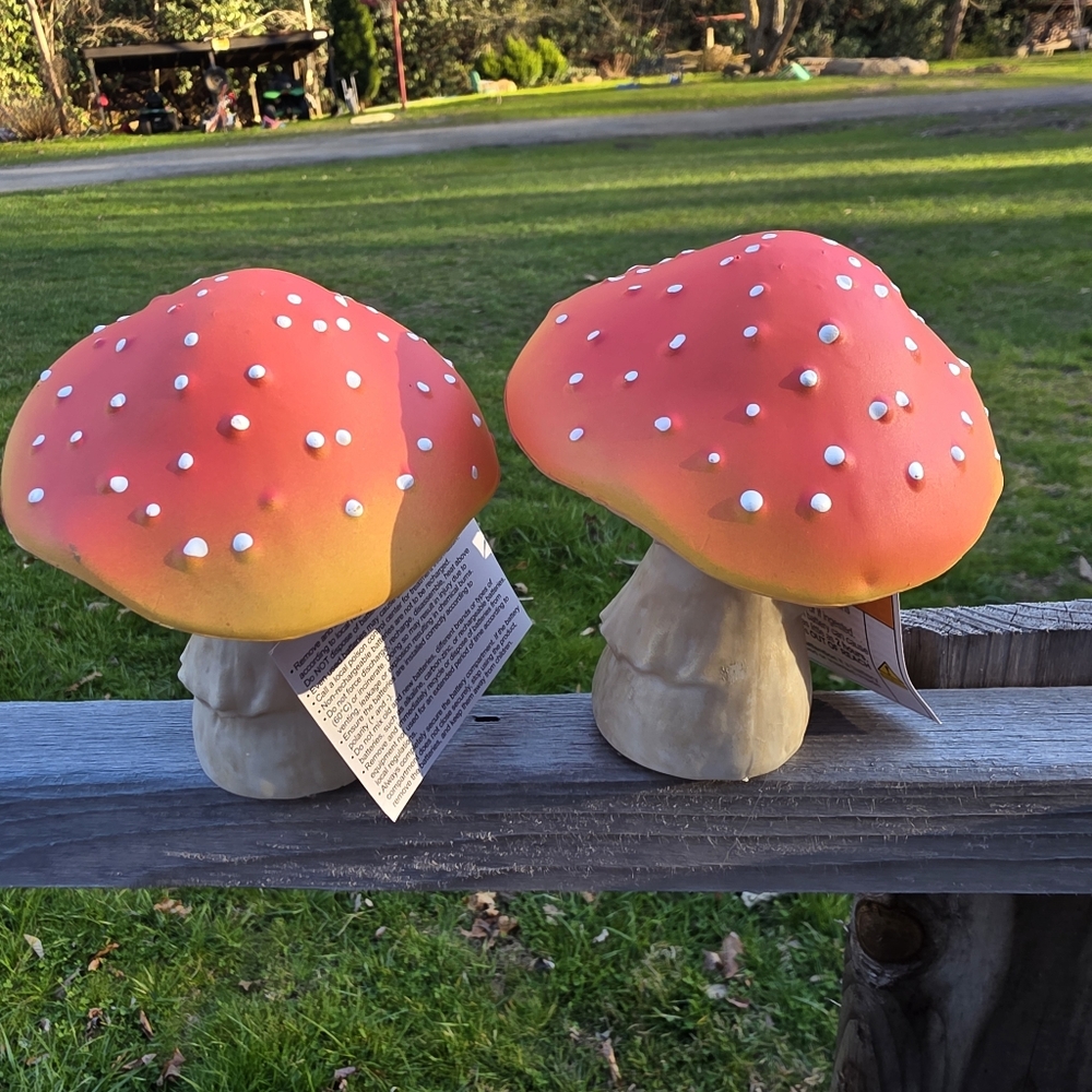 Mushroom Decor Set Of 2 Mushroom Garden Decor Light Up Batteries Included - Picture 4 of 7